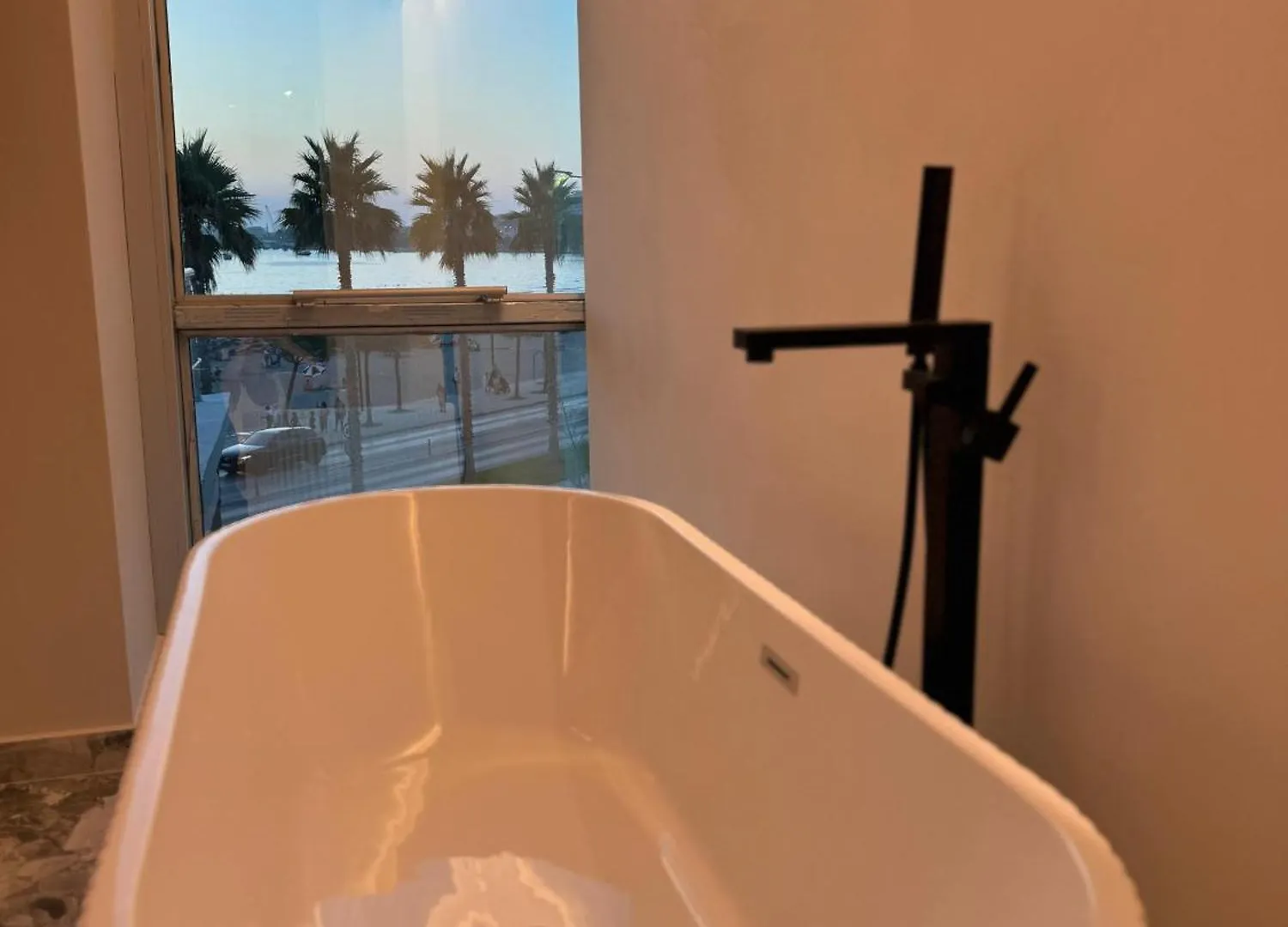 Alcazar Luxury Suites Vlorë 0*,