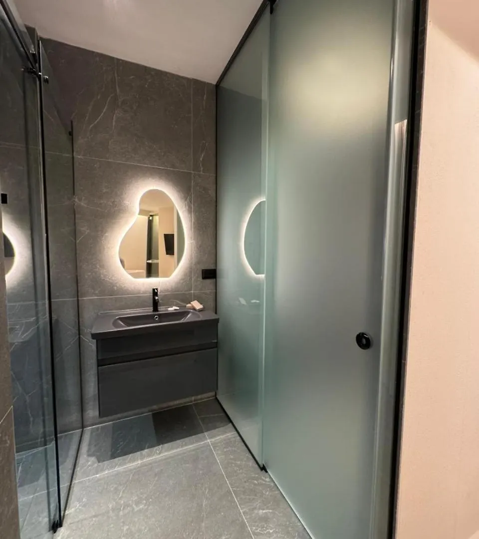 ベッド・アンド・ブレックファスト Alcazar Luxury Suites Vlorë