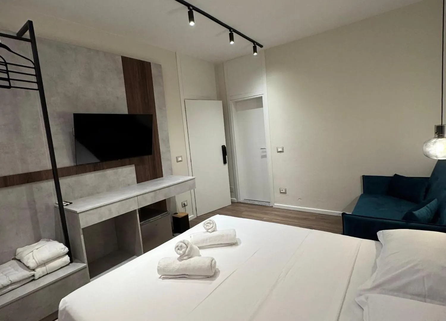 Alcazar Luxury Suites Vlorë アルバニア