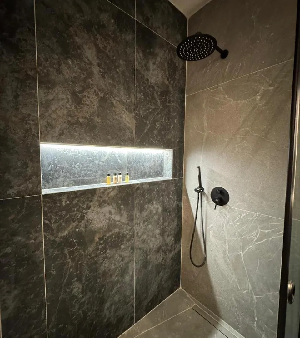 Alcazar Luxury Suites Vlorë ベッド・アンド・ブレックファスト