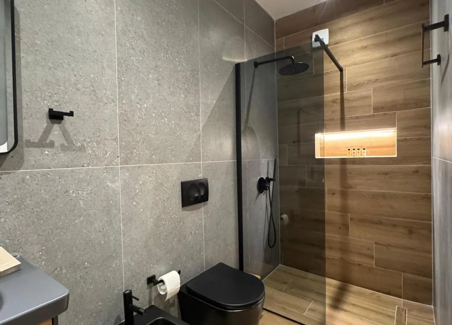 Alcazar Luxury Suites Vlorë ベッド・アンド・ブレックファスト