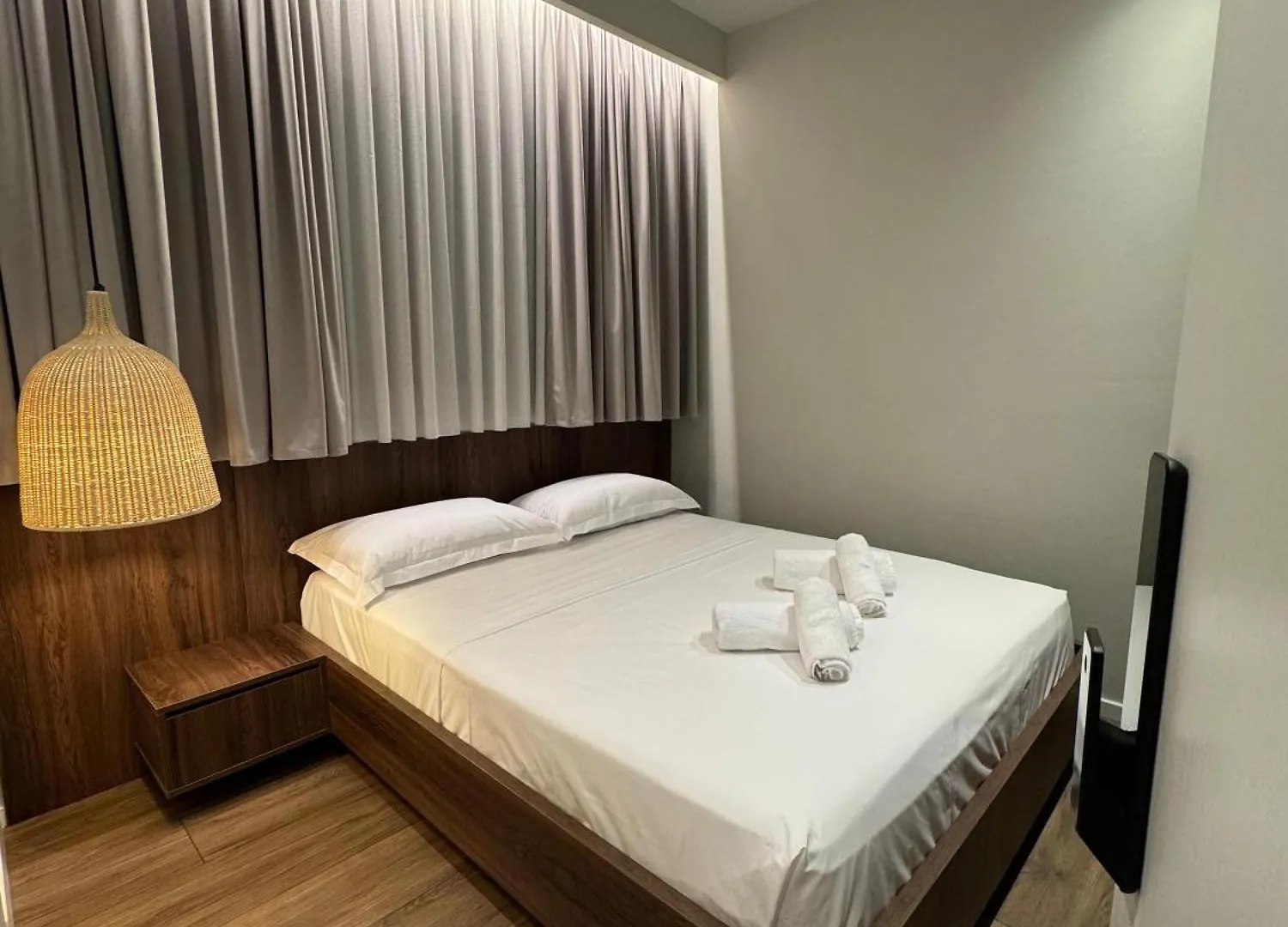 ベッド・アンド・ブレックファスト Alcazar Luxury Suites Vlorë アルバニア