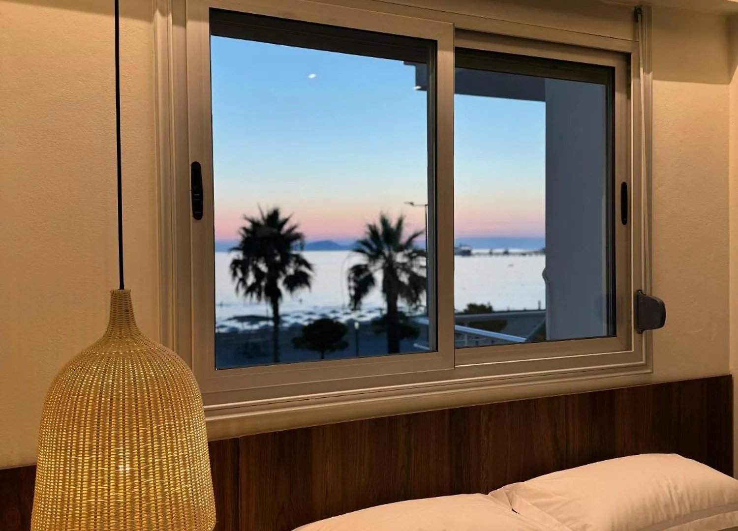 Alcazar Luxury Suites Vlorë 0*,  アルバニア